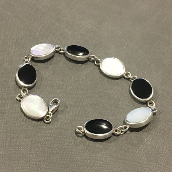 Sterling Bracelet Comprised of Alternating Links of Black Onyx & Mother of Pearl - Picture 5 of 8